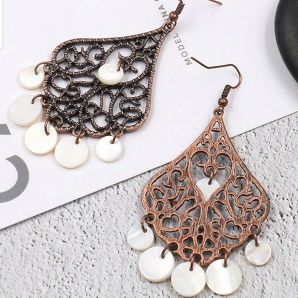 *Judy* Dangling Chandelier Earrings - Picture 5 of 5